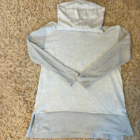 Super soft turtle/cowl neck sweater - Picture 2 of 5